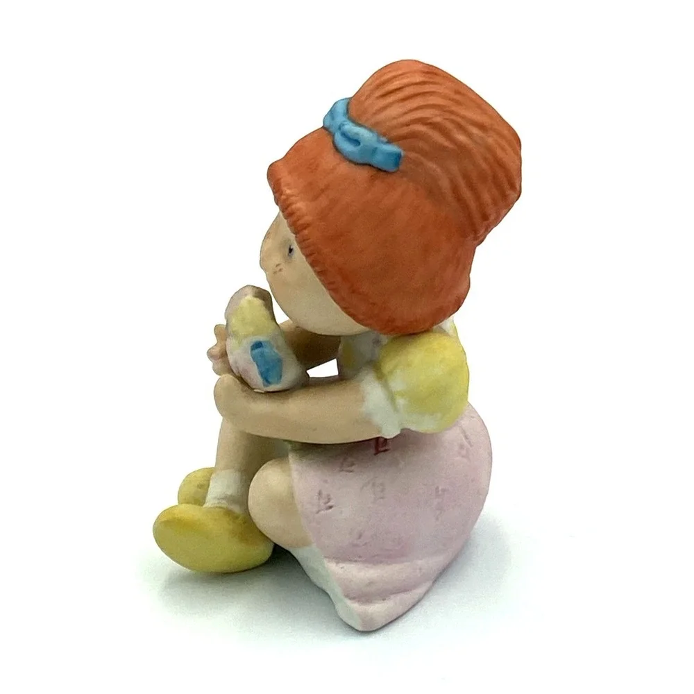 Vintage Cabbage Patch Kids‎ Porcelain Figurine Red Head Girl w/Flowers 1984